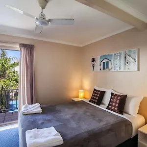 https://pelican-beach-resort.hotelssunshinecoast.net